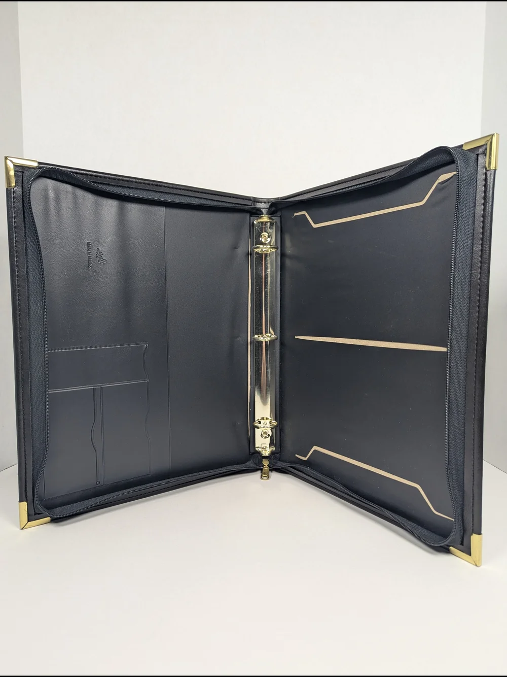 VTG Hazel Leather 3 Ring Zip Portfolio Binder 8”x10.5